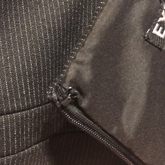 Express black w/ thin white stripe skirt size 0 - Picture 5 of 7